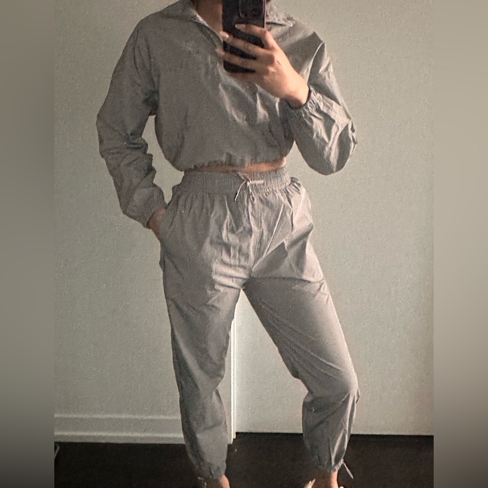437 Women’s Tracksuit (Cropped Jacket and Track Pants) - Picture 7 of 7